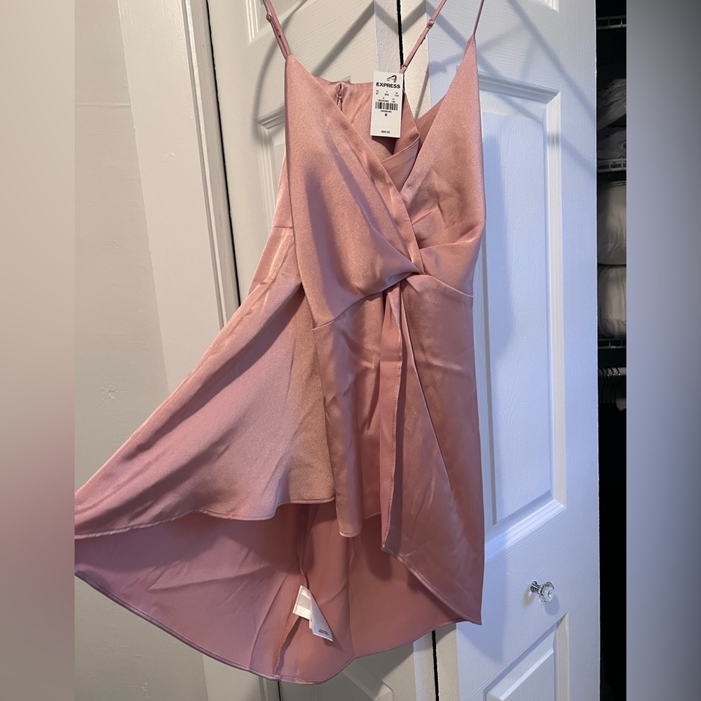 NEVEN BEEN WORN Light pink blouse from Express!